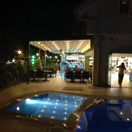 Apart Otel Ceren Family Side