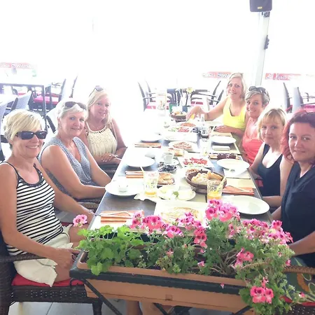 Apart Otel Ceren Family Side